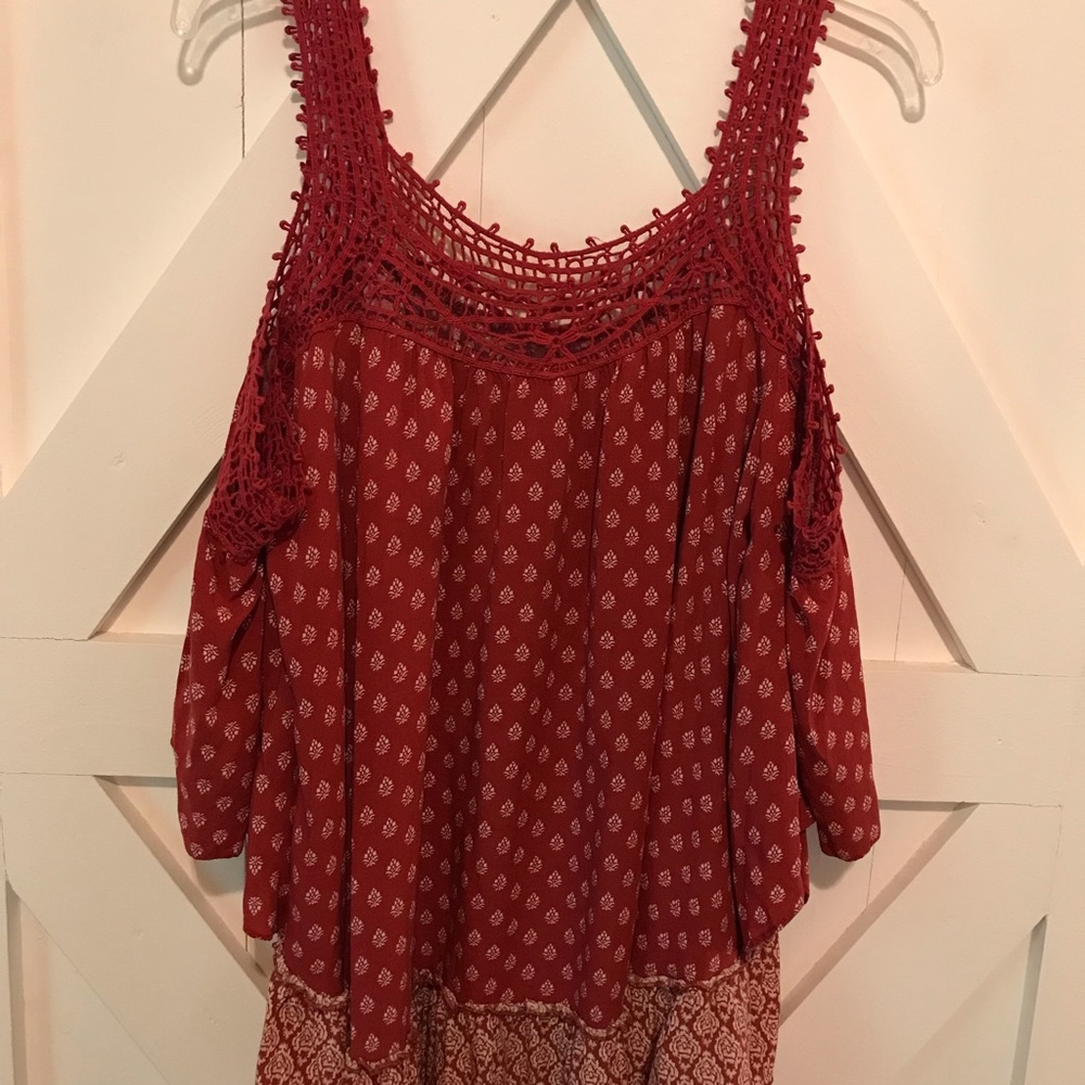 Red L top - Picture 2 of 3